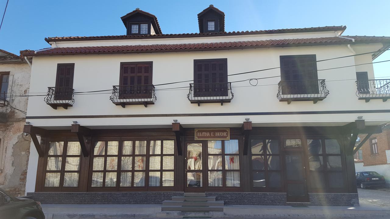 Hotel Bujtina E Bardhe Korce Exterior foto